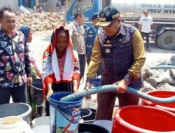 NTB alami kekeringan parah, Pemprov bagikan ribuan liter air bersih ke masyarakat