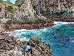 Pantai Semeti, pantai terunik bak candi dari bebatuan yang siap menghipnotismu