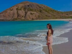 Pantai Mawun, pantai eksotis Lombok Tengah yang memikat artis Ranty Maria