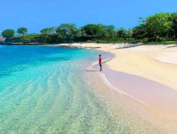 Cantiknya Gili Sunut Lombok Timur, view pantai dengan padang rumput luas seperti di Afrika