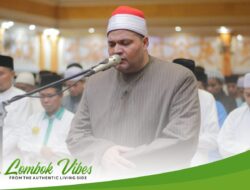 Momen Syeikh Muhammad Salem Amer menjadi imam salat taraweh pertama di Islamic Center NTB
