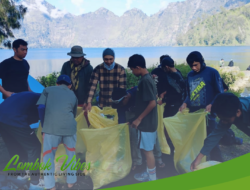 Peduli lingkungan, persatuan wartawan Indonesia wilayah Lombok Utara bersihkan sampah Gunung Rinjani