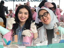 Deretan potret Selvi Gibran panen mutiara di Lombok, tampak riang gembira