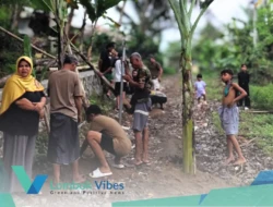 Warga tanam pohon pisang di jalan rusak, akses vital Tanak Sanggar terabaikan sejak 2013