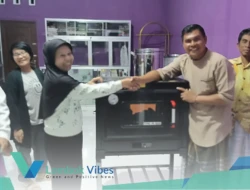 Buka peluang usaha rumahan,  Usaha Dewan KLU salurkan alat pembuat kue ke kelompok warga