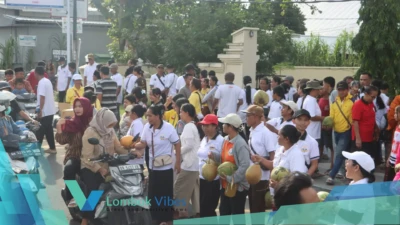 Ramadan di Lombok Utara penuh harmoni, Umat Buddha dan Polres bagi-bagi 1.000 takjil untuk pengguna jalan