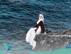 Spot “ala SZA” di Pantai Pink Lombok Timur viral, wisatawan berburu foto ikonik di ujung karang