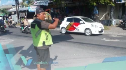Kisah haru Lalu Ratmaji, pengatur lalu lintas sukarela di Simpang Rembiga