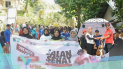 Ratusan burung dilepas, sampah plastik diburu: Cara unik Desa Teniga rayakan HUT ke-22