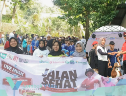 Ratusan burung dilepas, sampah plastik diburu: Cara unik Desa Teniga rayakan HUT ke-22
