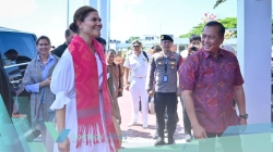 Putri Mahkota Victoria tiba di Lombok, disambut tenun Sasak dan minuman 11 rempah