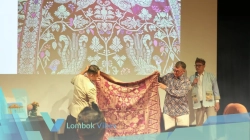 Tiga Srikandi NTB temukan keris Kerajaan Bima dan wastra Lombok di Museum Australia
