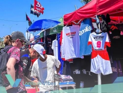 Merchandise Veda Ega dan Marc Marquez diburu di hari pertama MotoGP Mandalika 2026
